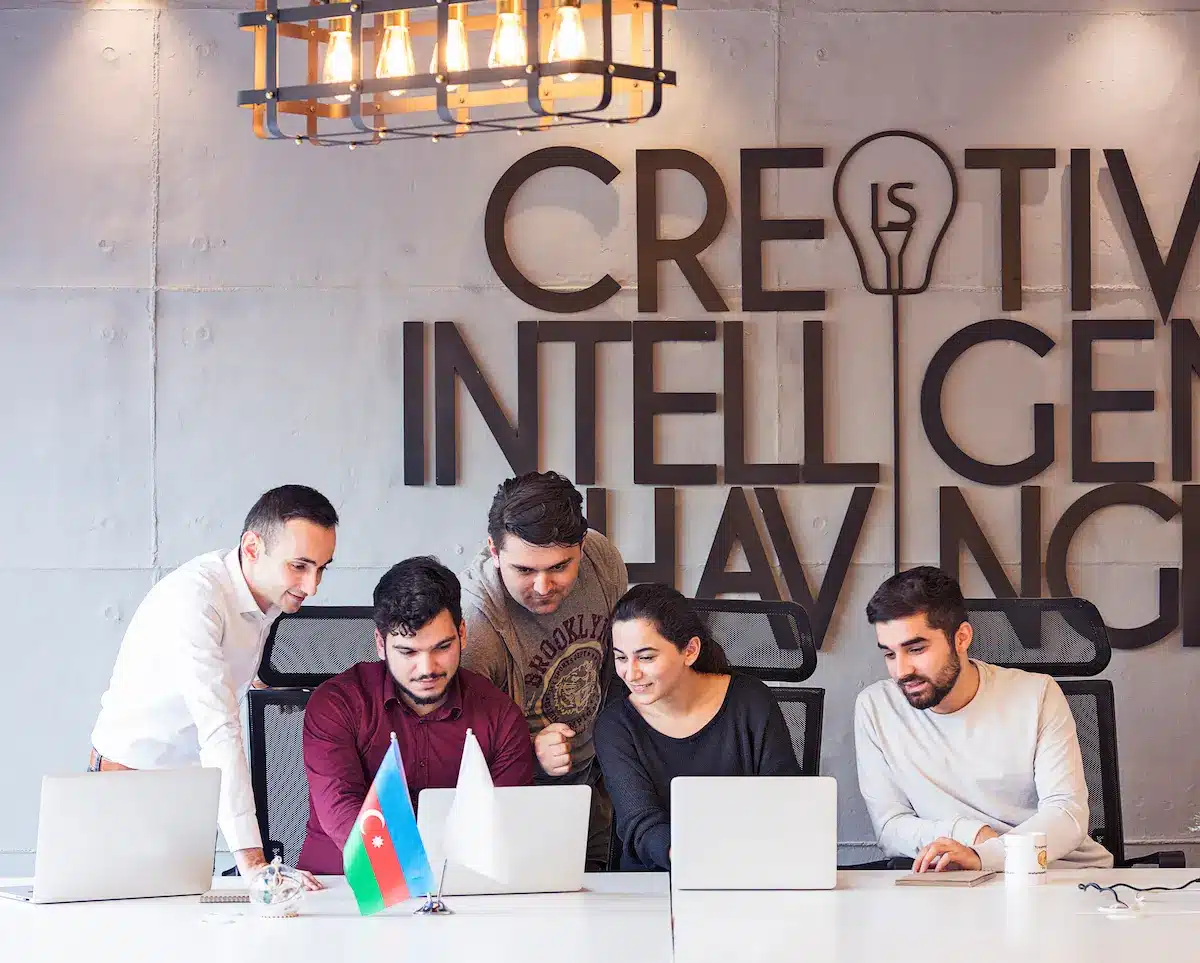 From Chandni Chowk to Cyber Hub: How Website Makers in Delhi Are Digitizing Traditional Businesses
